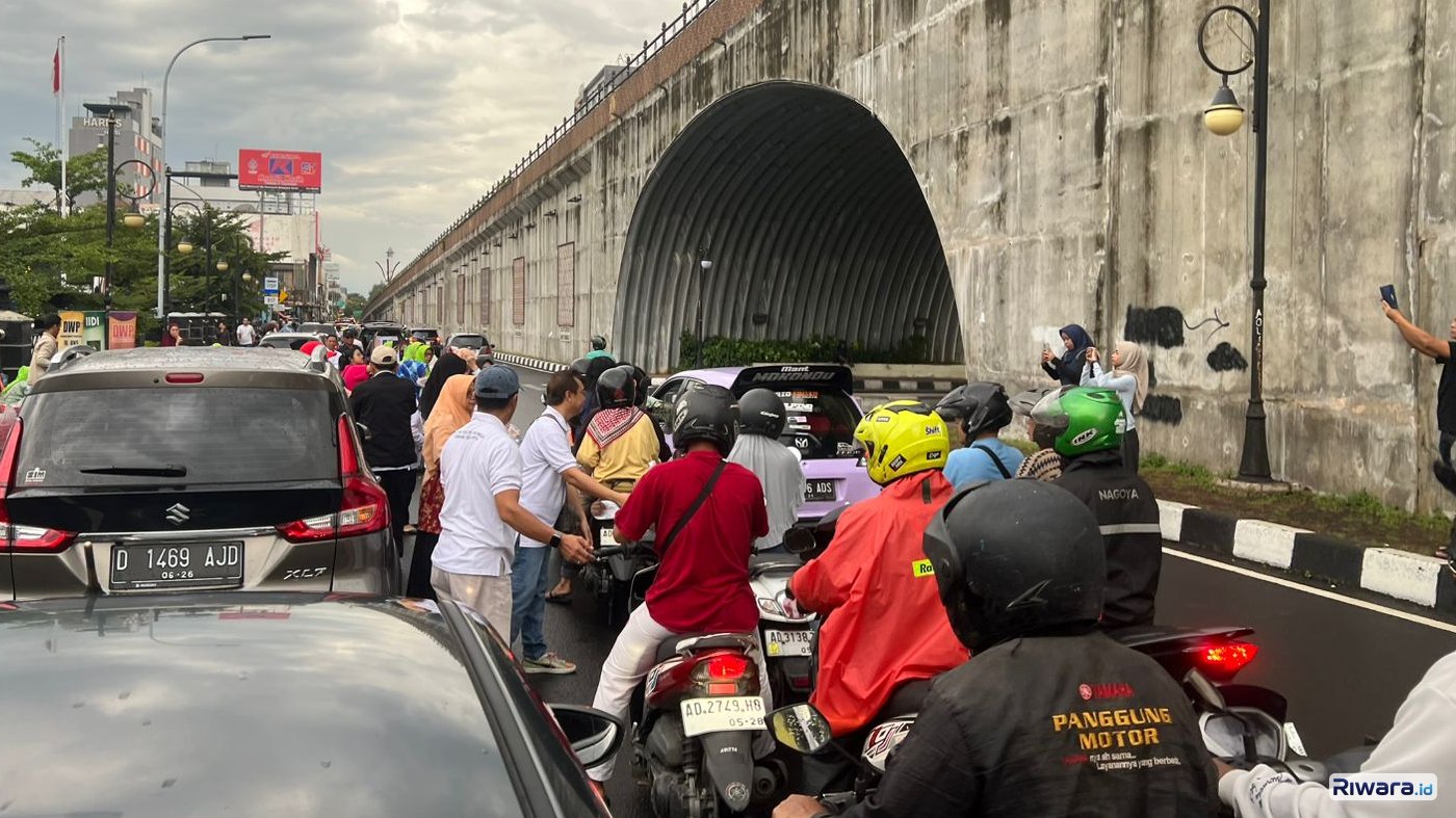 Ratusan Warga Terima Takjil Gratis, IDI Surakarta Turun Langsung Berbagi di Purwosari, Sabtu 7 Maret 2026